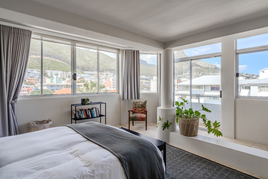 2 Bedroom Property for Sale in Sea Point Western Cape